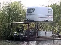 houseboat.webp