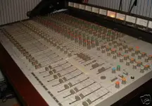 1-Tascam M520a.webp