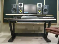 FinDesk2W-EquipQ7.webp