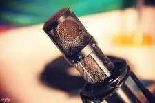 akg04.webp