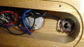 bass innards 006a.webp