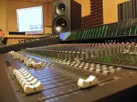 cr-right_side_console_lowprfl1.webp