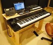 KeyboardStandPhoto2 (400x342).webp