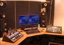 Angle Shot of MASSIVE Mastering.webp