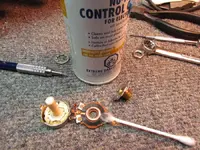 cleaning-pot-potentiometer-open.webp