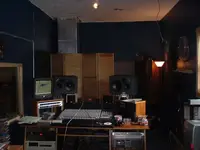 studio 009.webp