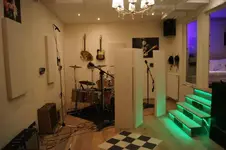 VersiFusor-Screen-Panels-in-Apes-on-Tape-Studio.webp