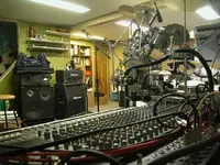 studio20041121-640-01.webp