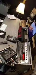 2020desk01.webp