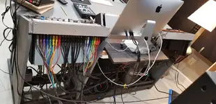 2020desk02.webp