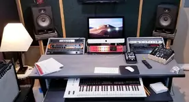 2020desk03.webp