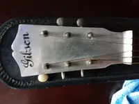 Gibson_E-150_1935_Elec_Lap-Top_Slide_Guitar_Headstock.webp Gibson_E-150_1935_Elec_Lap-Top_Slide_Guitar_Headstock.webp